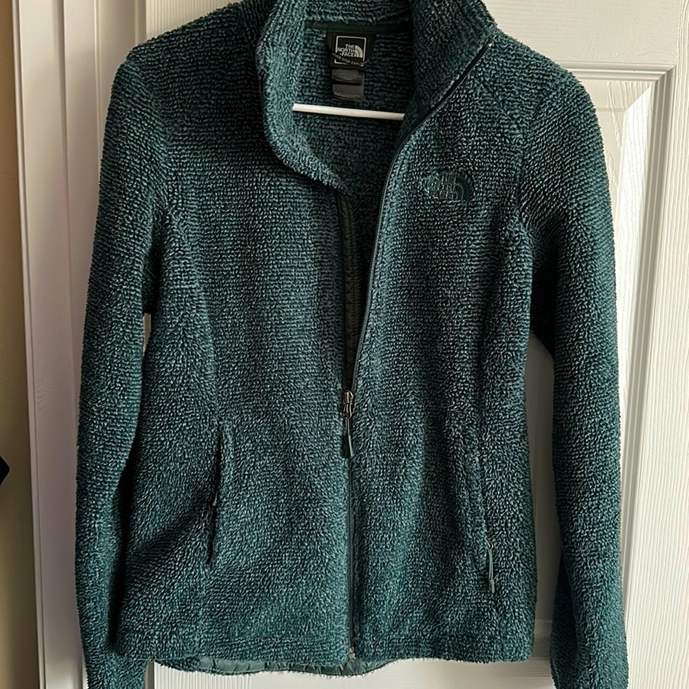 dark green north face fleece jacket xs